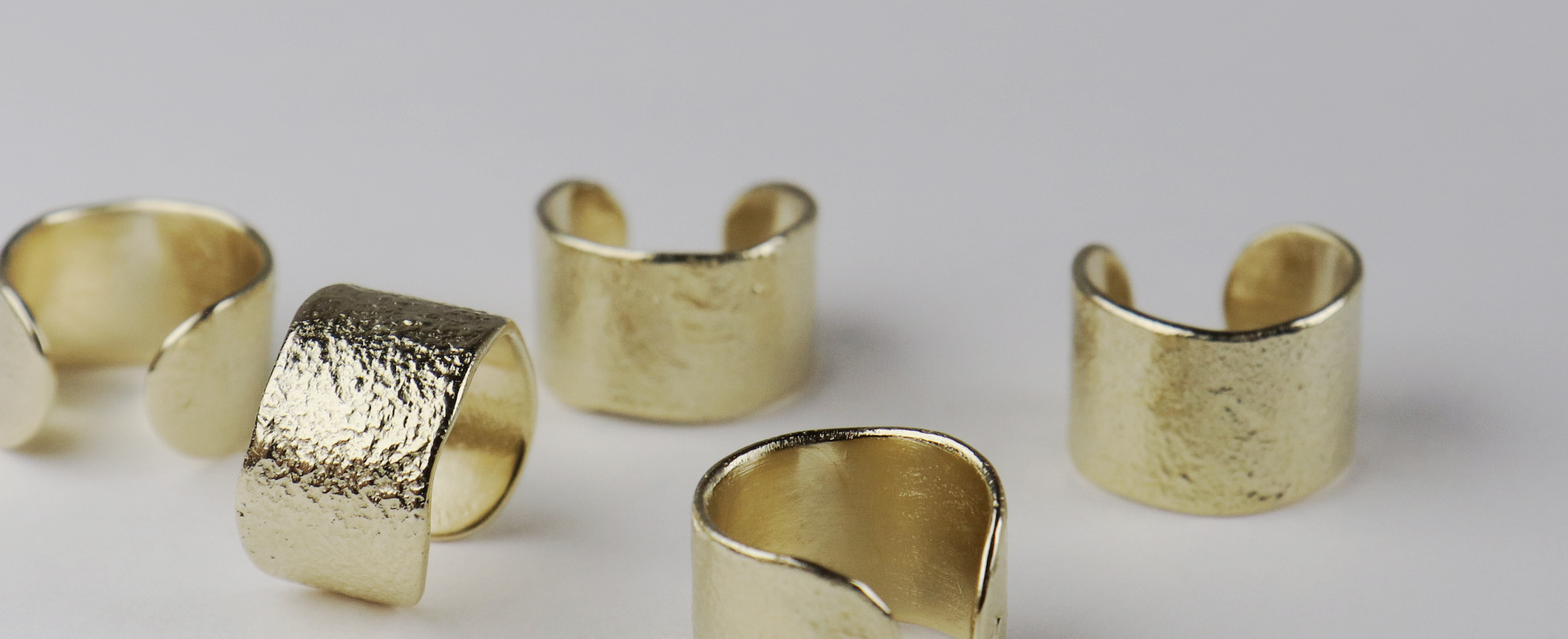 Khamsin, le earcuff doré  image